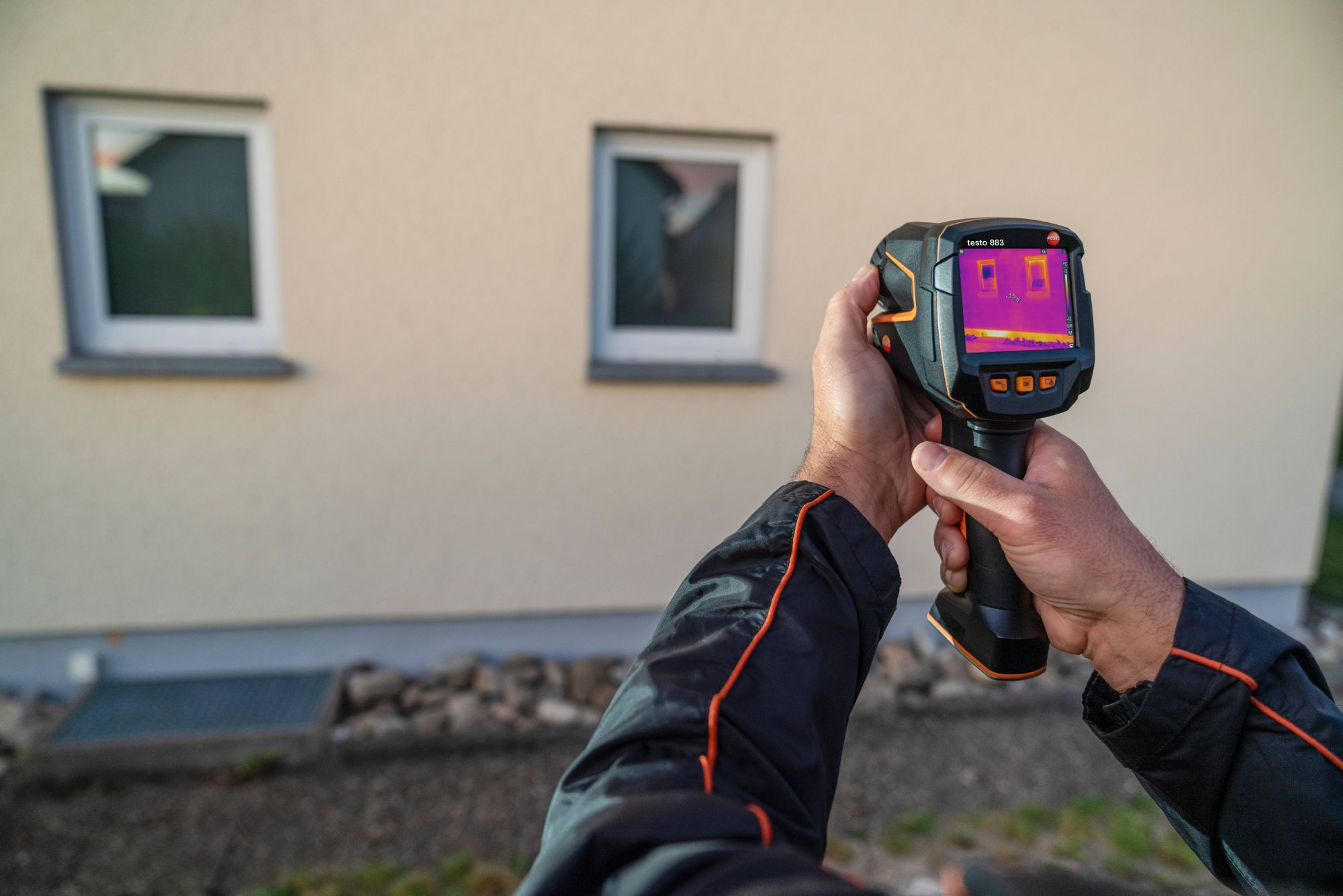 赤外線サーモグラフィ 見えない温度差を検知 株式会社テストー